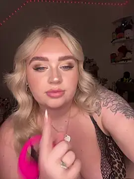 Snapshot of TwoWayT_xx chatting on 8, 2, 2026 TwoWayT xx online show from 8, 2, 2026