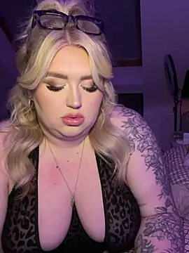 Snapshot of TwoWayT_xx chatting on 2, 3, 2026 TwoWayT xx online show from 2, 3, 2026