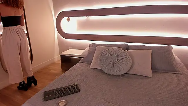 Sienna brunette online show from 10, 2, 2026