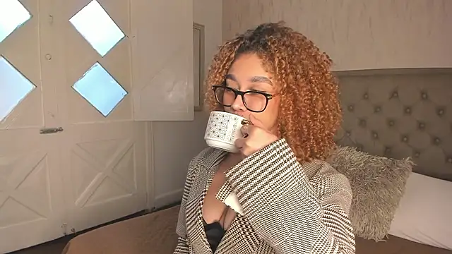 Sienna brunette online show from 24, 2, 2026