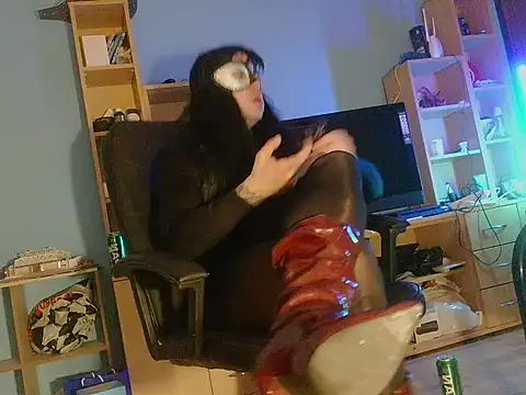 NylonSlave32 online show from 3, 2, 2026