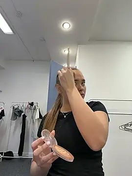 MonicaWestt online show from 5, 4, 2026