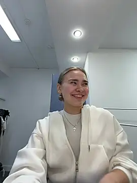 MonicaWestt online show from 24, 4, 2026