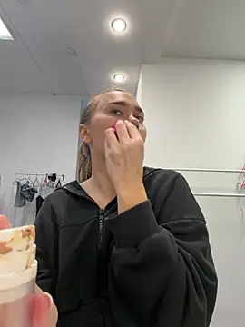 MonicaWestt online show from 2, 4, 2026