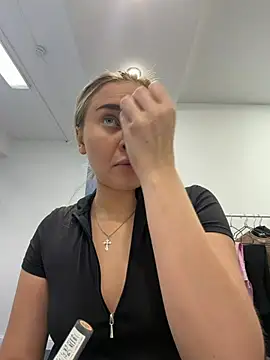 MonicaWestt online show from 9, 7, 2026