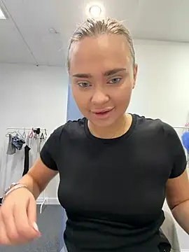 MonicaWestt online show from 4, 4, 2026