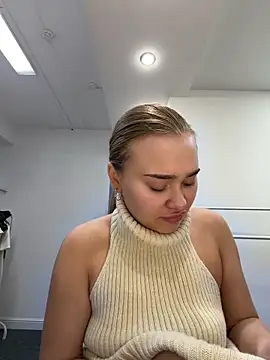 MonicaWestt online show from 16, 4, 2026