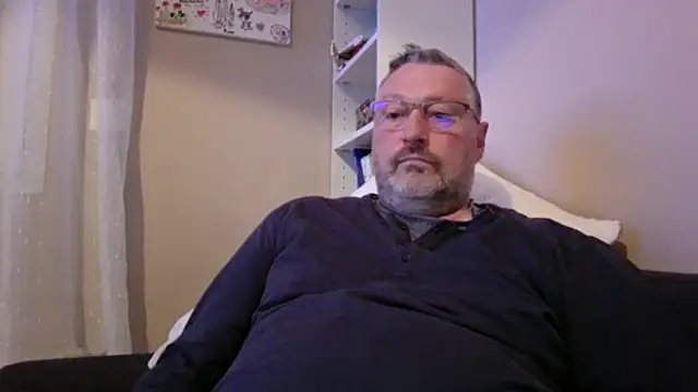 doudou310 online show from 15, 4, 2026