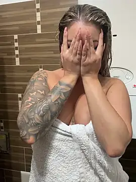sexybatwomen33 online show from 13, 5, 2026