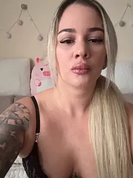 sexybatwomen33 online show from 15, 2, 2026