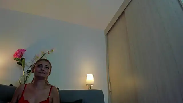 Snapshot of roxana_sinsx chatting on 5, 2, 2026 roxana sinsx online show from 5, 2, 2026