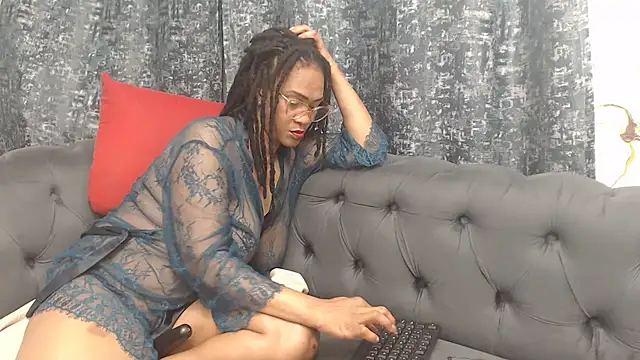 Snapshot of PrettyBoobsXX43 chatting on 4, 5, 2026 PrettyBoobsXX43 online show from 4, 5, 2026
