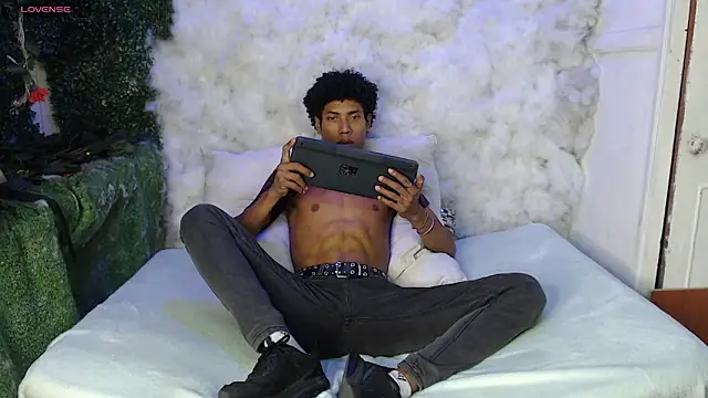 Snapshot of Walkers05 chatting on 2, 3, 2026 Walkers05 online show from 2, 3, 2026