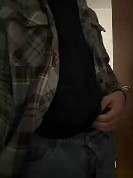 latinocalientehot online show from 10, 4, 2026