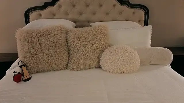 Snapshot of Hot_Wife_Amber chatting on 8, 2, 2026 Hot Wife Amber online show from 8, 2, 2026