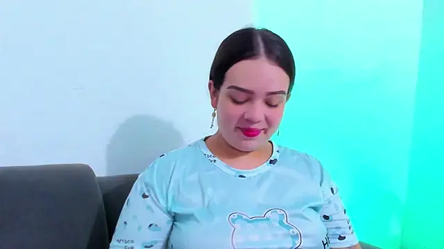 Emely pregnantt online show from 18, 3, 2026