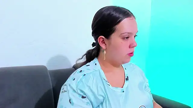 Emely pregnantt online show from 10, 3, 2026