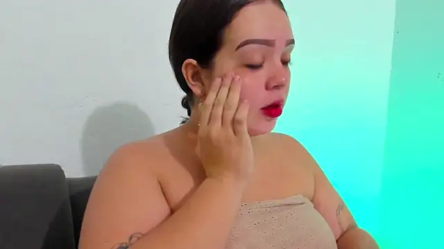 Emely pregnantt online show from 9, 3, 2026