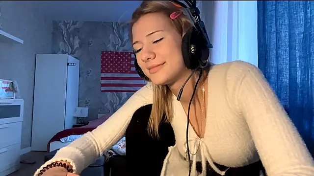 LadyFoxLove online show from 27, 2, 2026