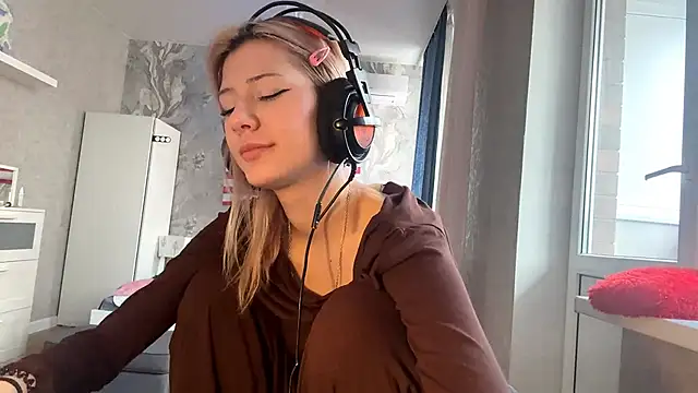 LadyFoxLove online show from 16, 2, 2026