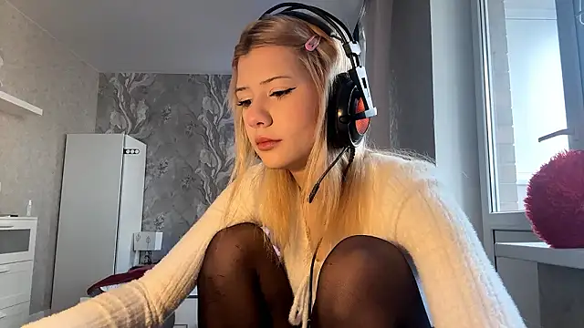 LadyFoxLove online show from 13, 2, 2026