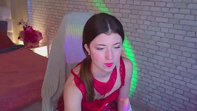 LunarDreamm online show from 5, 2, 2026