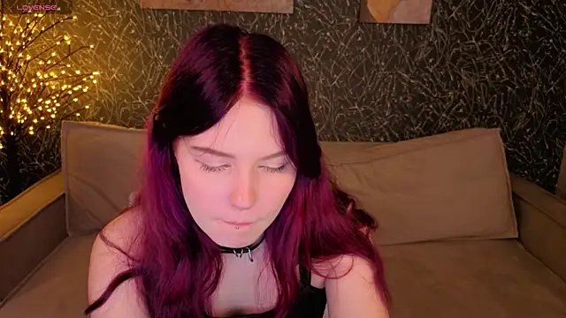 Julia Anis online show from 8, 4, 2026