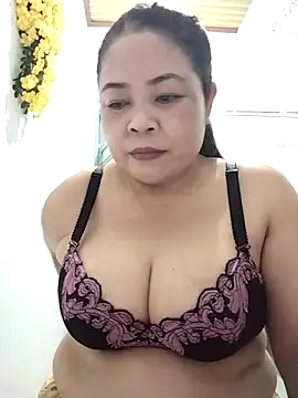 Baby-bigtits2026 online show from 24, 3, 2026