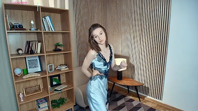 LianneBynon online show from 17, 7, 2026