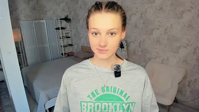 Snapshot of LianneBynon chatting on 4, 2, 2026 LianneBynon online show from 4, 2, 2026