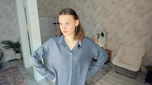 Snapshot of LianneBynon chatting on 8, 2, 2026 LianneBynon online show from 8, 2, 2026