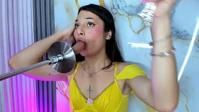 Snapshot of mlucreciasucker303av chatting on 2, 2, 2026 mlucreciasucker303av online show from 2, 2, 2026