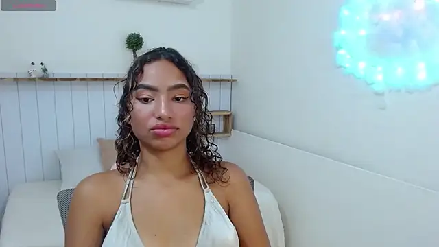 Snapshot of Mona_Mistic chatting on 3, 3, 2026 Mona Mistic online show from 3, 3, 2026