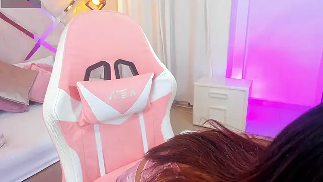 Snapshot of karlaa_megan chatting on 7, 2, 2026 karlaa megan online show from 7, 2, 2026