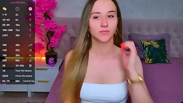 JasminUqueen online show from 17, 6, 2026