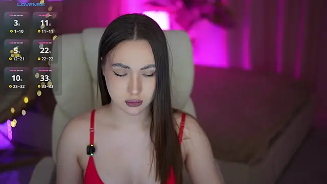 OliviaMoore  online show from 23, 4, 2026