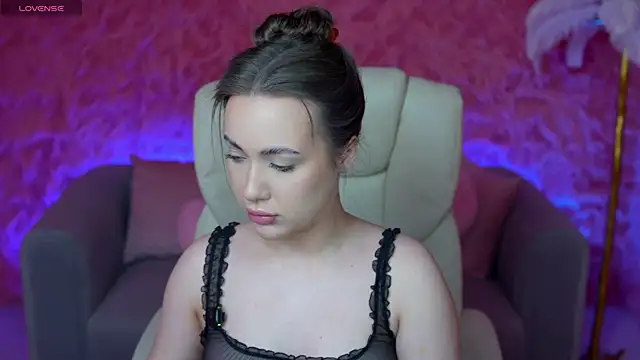 OliviaMoore  online show from 8, 5, 2026