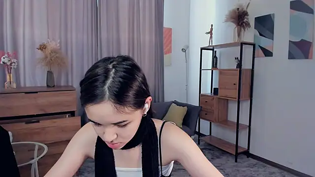 AvantgardAlone online show from 4, 2, 2026