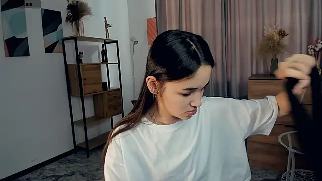 AvantgardAlone online show from 8, 2, 2026