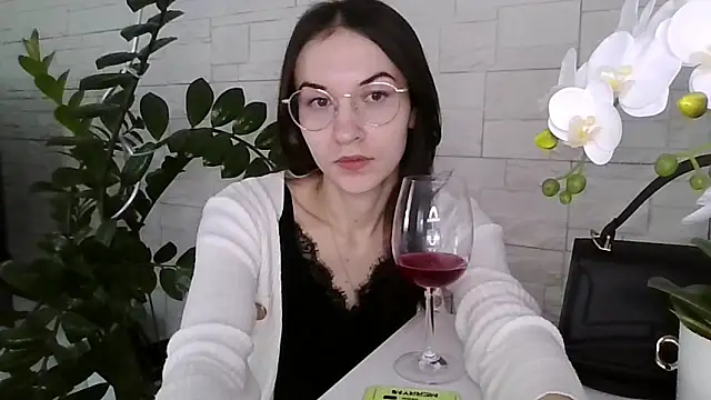 JuliaLovely online show from 9, 3, 2026