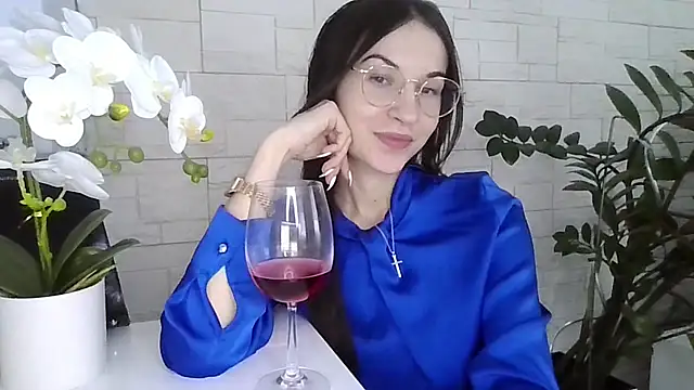 JuliaLovely online show from 10, 2, 2026