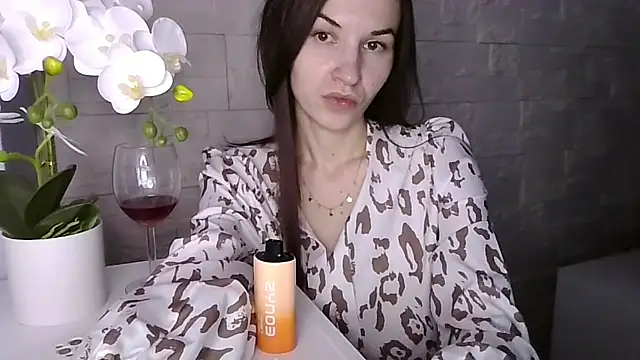 JuliaLovely online show from 27, 3, 2026