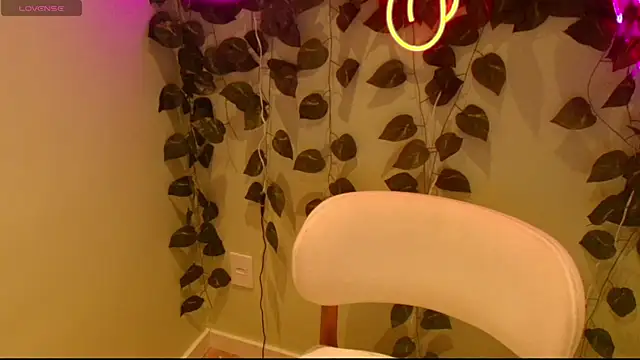 Susan Backer online show from 16, 4, 2026