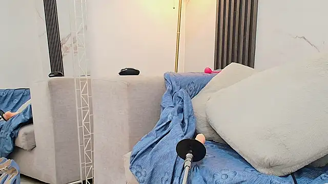 Snapshot of EmmaLebrun chatting on 12, 2, 2026 EmmaLebrun online show from 12, 2, 2026