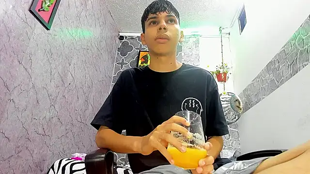 sexyboys cutexx18 online show from 9, 2, 2026