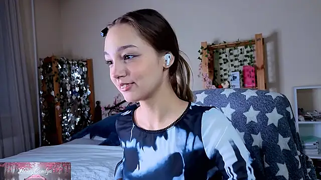 HoneyComfy online show from 25, 4, 2026