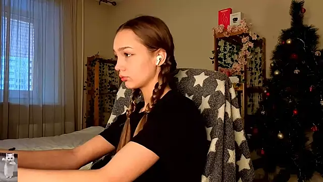 HoneyComfy online show from 11, 2, 2026