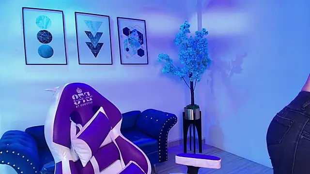 Maddie T18 online show from 4, 5, 2026
