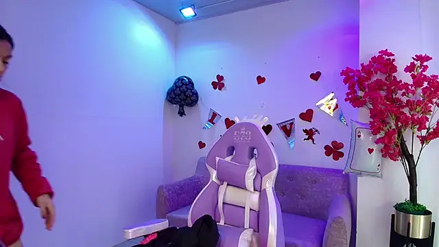 Maddie T18 online show from 13, 2, 2026