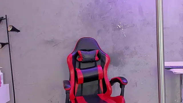 naomi  blair online show from 4, 4, 2026